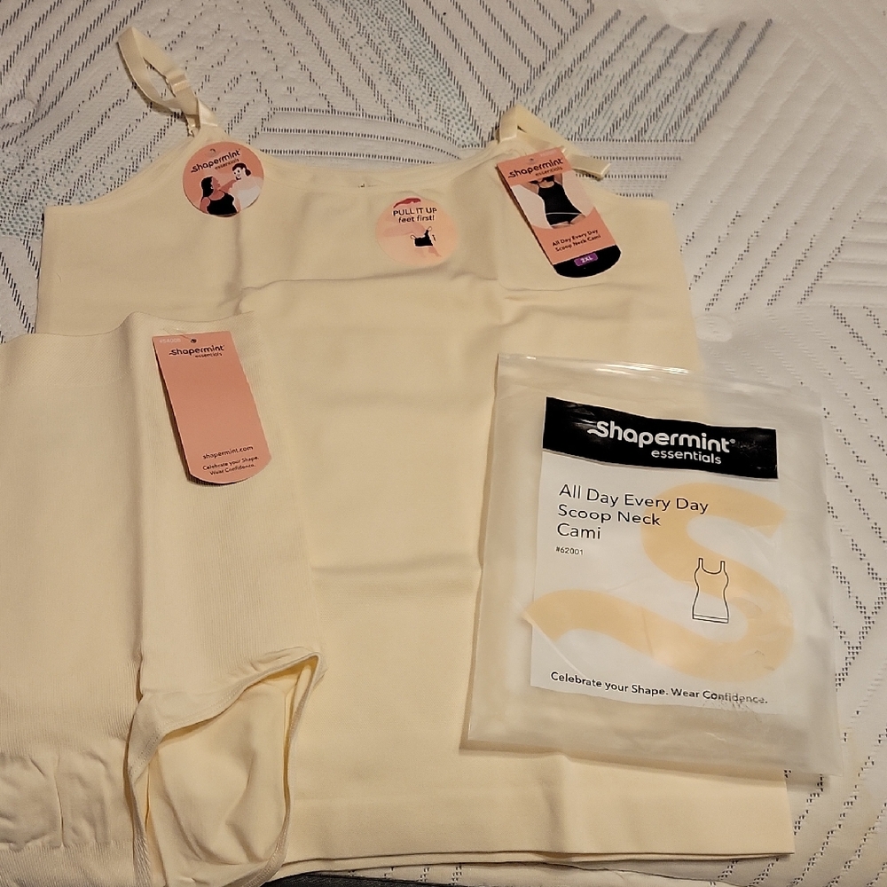 Shapermint Essentials Cream Scoop Neck Cami Set